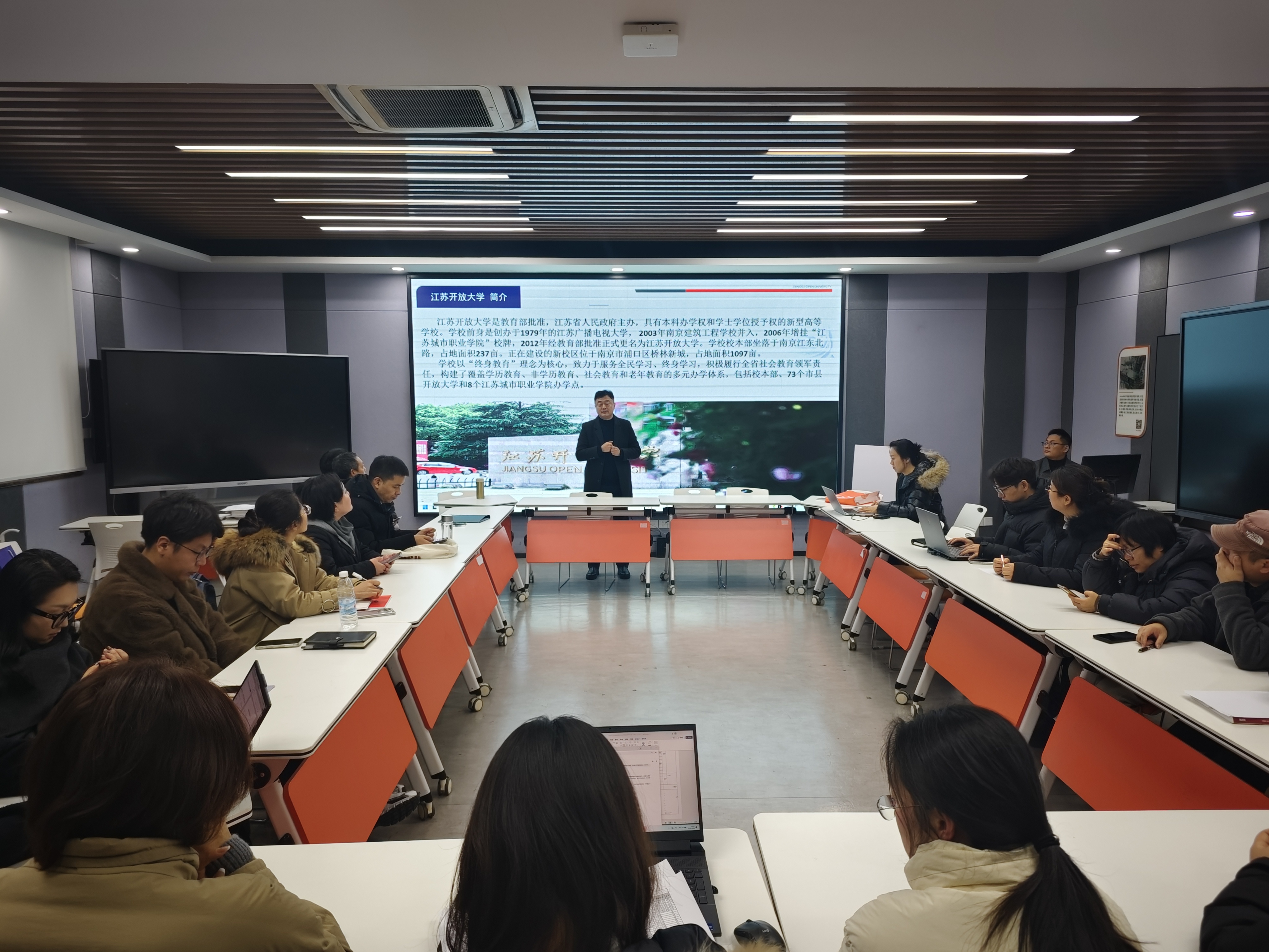 社会服务︱艺术设计学院召开20...