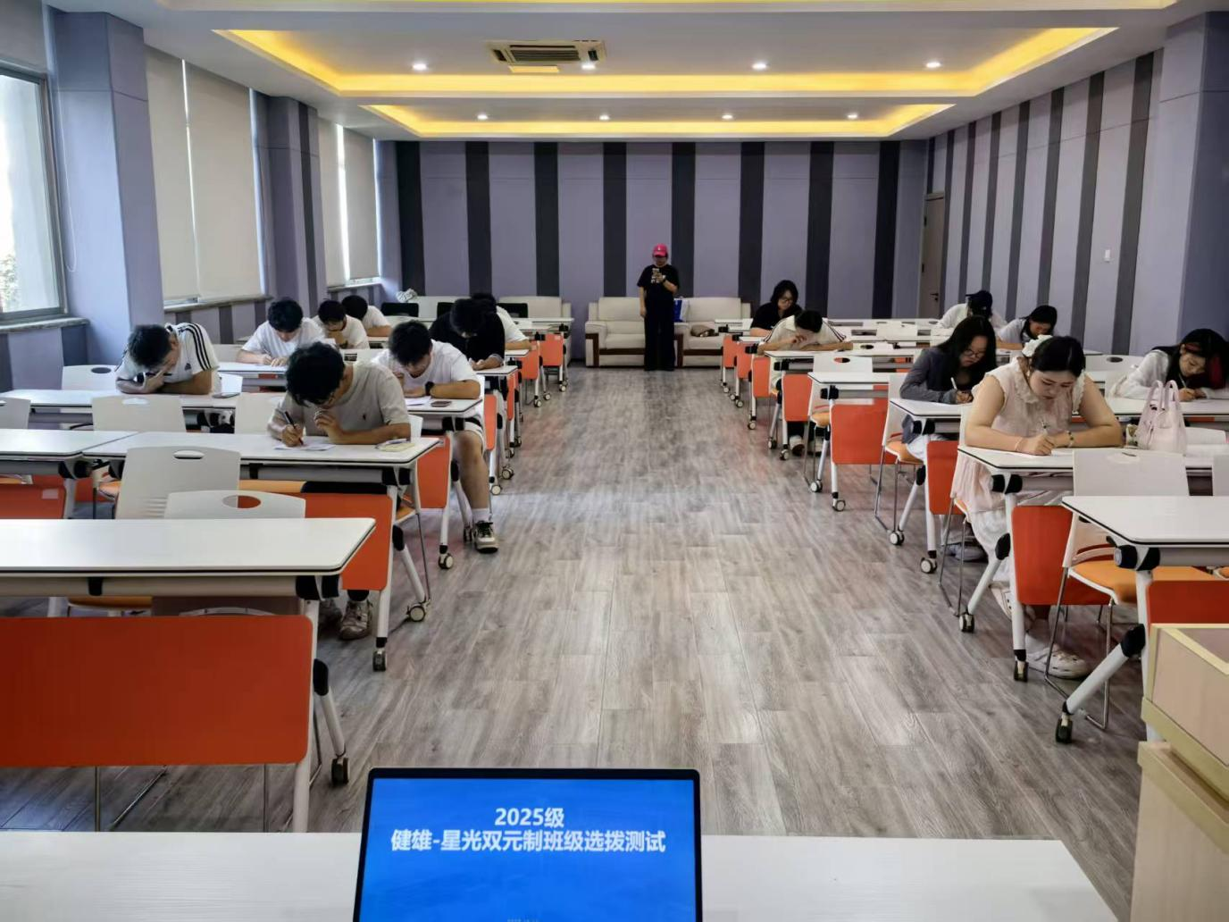 艺术设计学院与星光印刷开展双元...